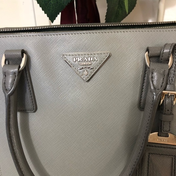 AUTHENTIC PRADA SAFFIANO - Picture 2 of 16